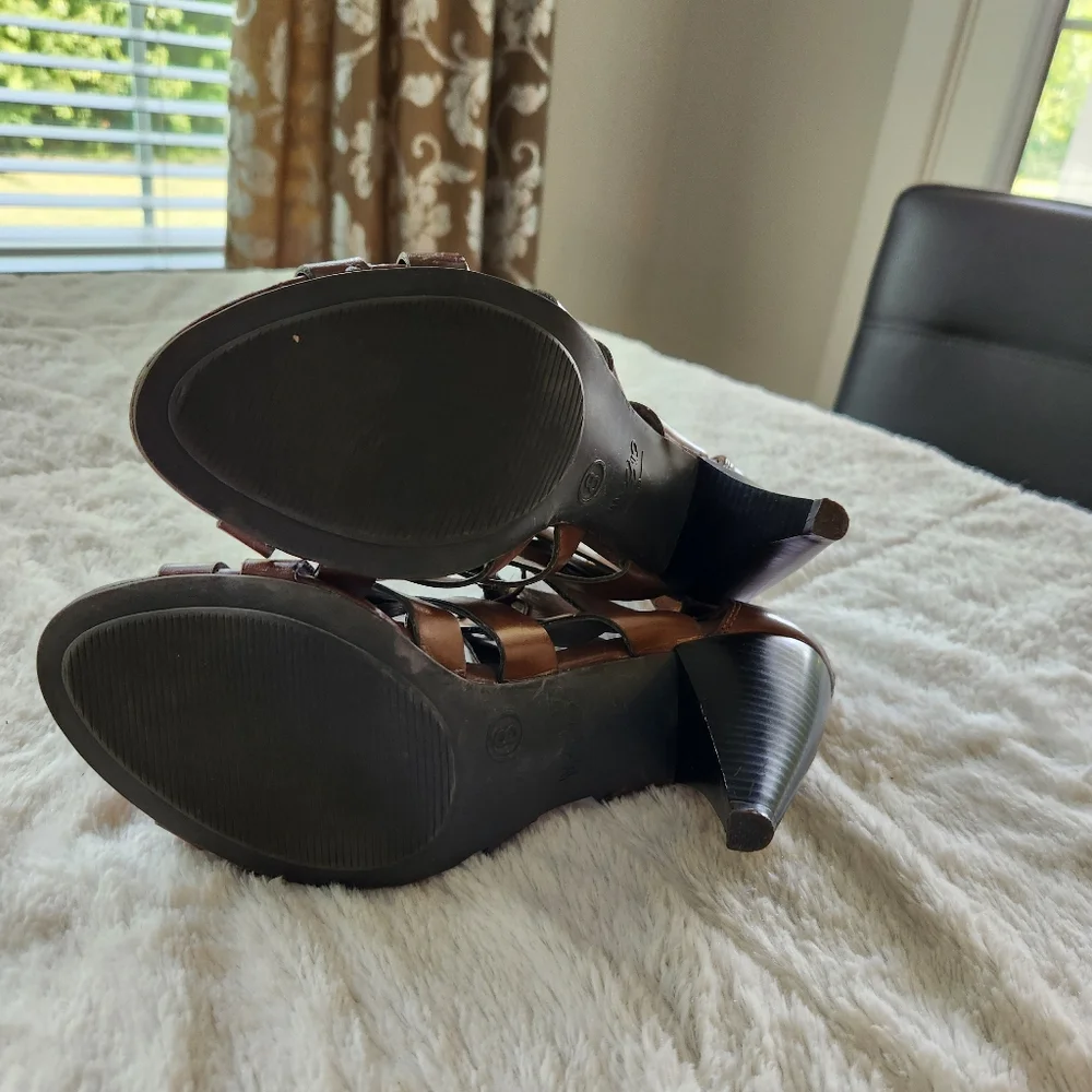 Mossino Target High Heels Ladies Size 8 Man Made Materials with a Leather Look
